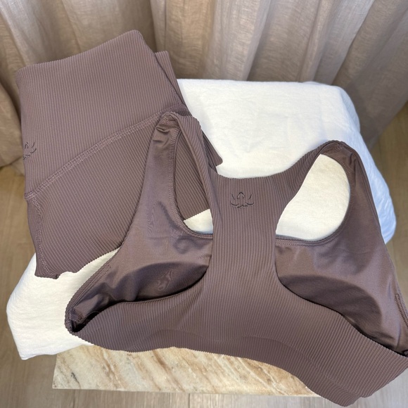 Beyond Yoga Impulse Ribbed Legging and Bra Set M Woodlawn - NWOT - Picture 8 of 9